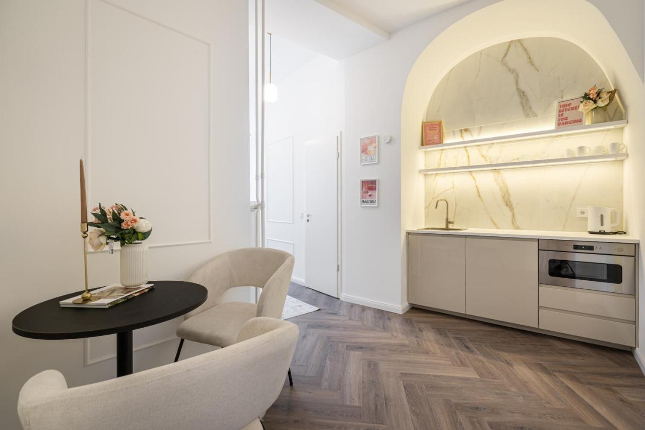 E13 - Grand Boulevard Heritage Suite - Best Location By Bqa Budapeszt Zewnętrze zdjęcie