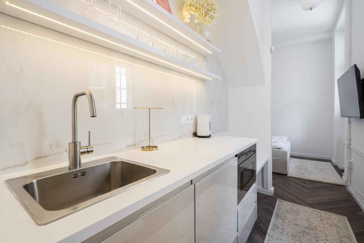 E13 - Grand Boulevard Heritage Suite - Best Location By Bqa Budapeszt Zewnętrze zdjęcie